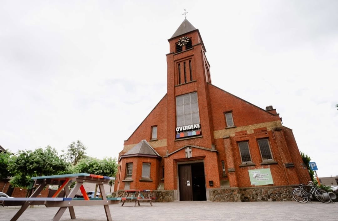 Overbeke Kerk van buiten